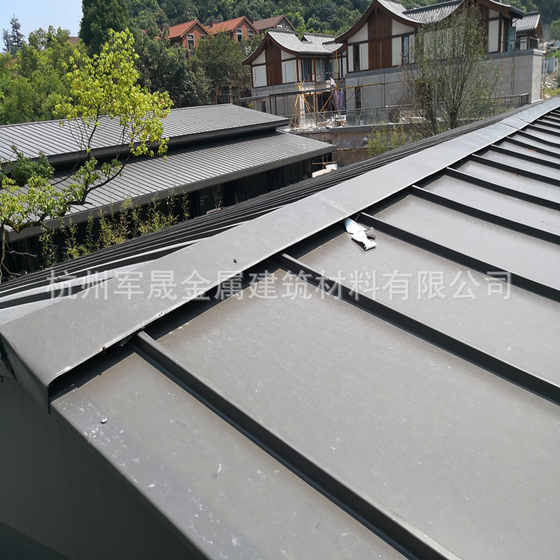 厂家供应0.8mm25-430氟碳漆铝镁锰板 灰色矮立双锁边金属屋面板