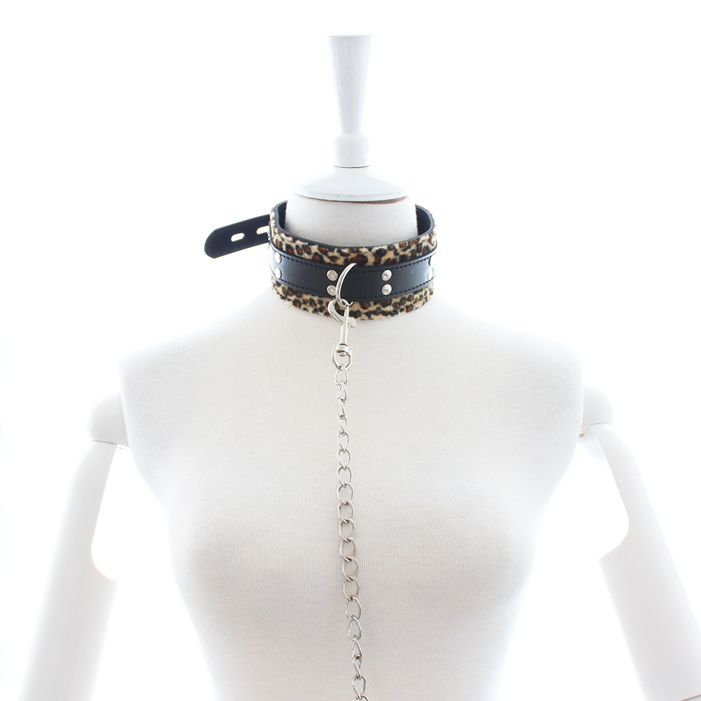 Tienda de fábrica al por mayor juguetes sexuales leopardo collar de tracción Cadena de perro collar de entrenamiento collar de juguete alternativo Accesorios