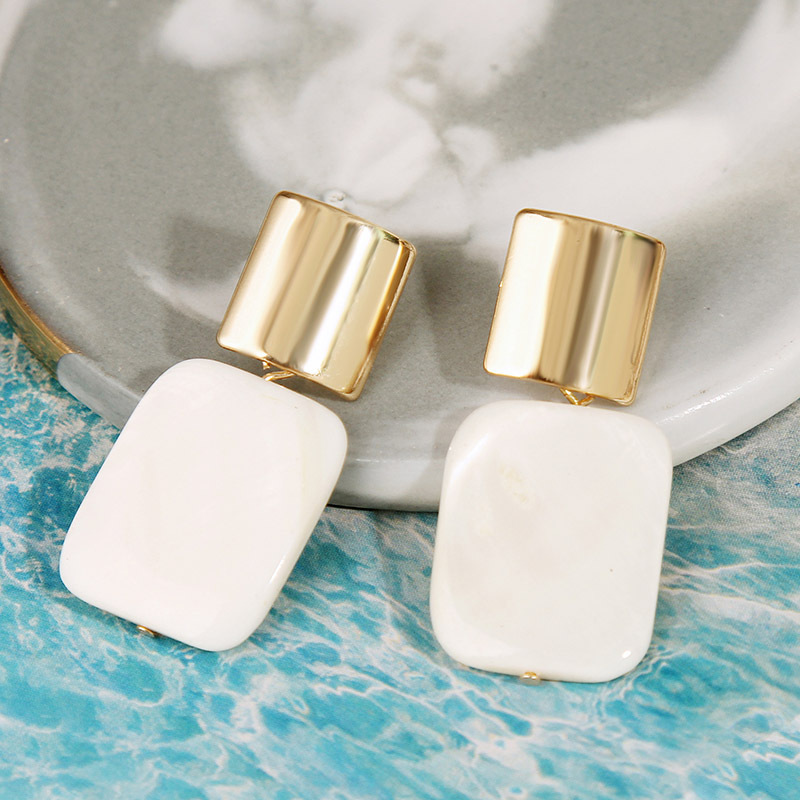 Bohemian Korean Square Natural Shell Earrings Trend Geometric Alloy Earrings Wholesale Nihaojewelry display picture 2