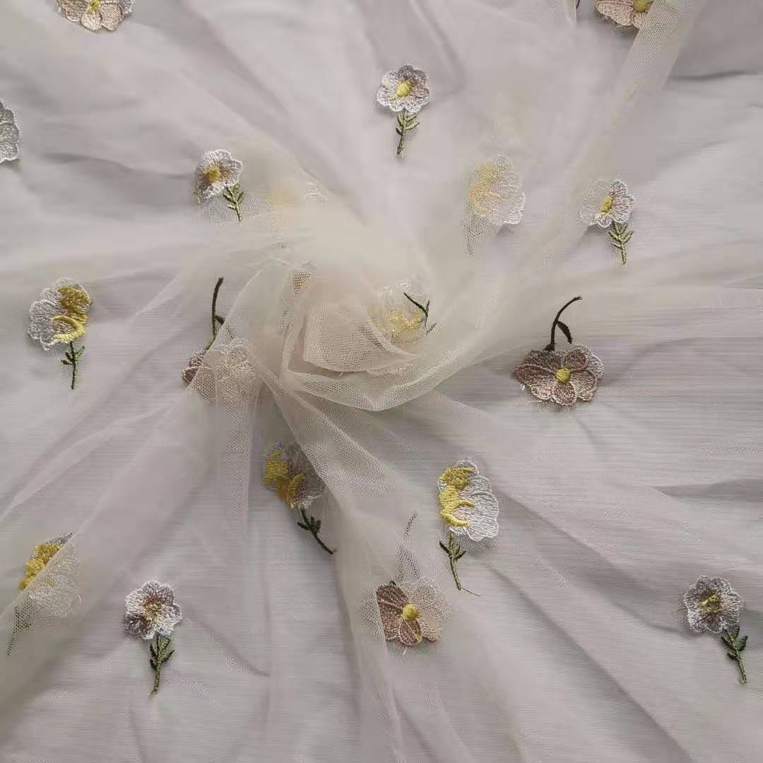 新款网眼布20D透明网小花朵立体刺绣 手感细腻柔软 童装面料 现货