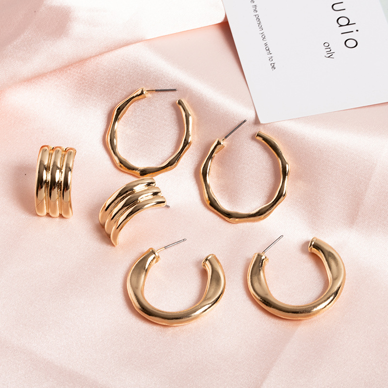 Korean New Retro C-shaped Earrings Fashion Trend Style Alloy Creative Semicircular Earrings Wholesale Nihaojewelry display picture 1