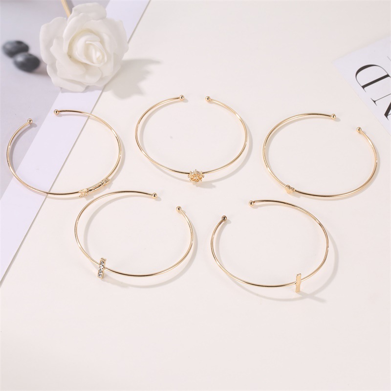 New Fashion Five-piece Arrow Love Metal Simple Alloy Bracelet Set For Women display picture 4