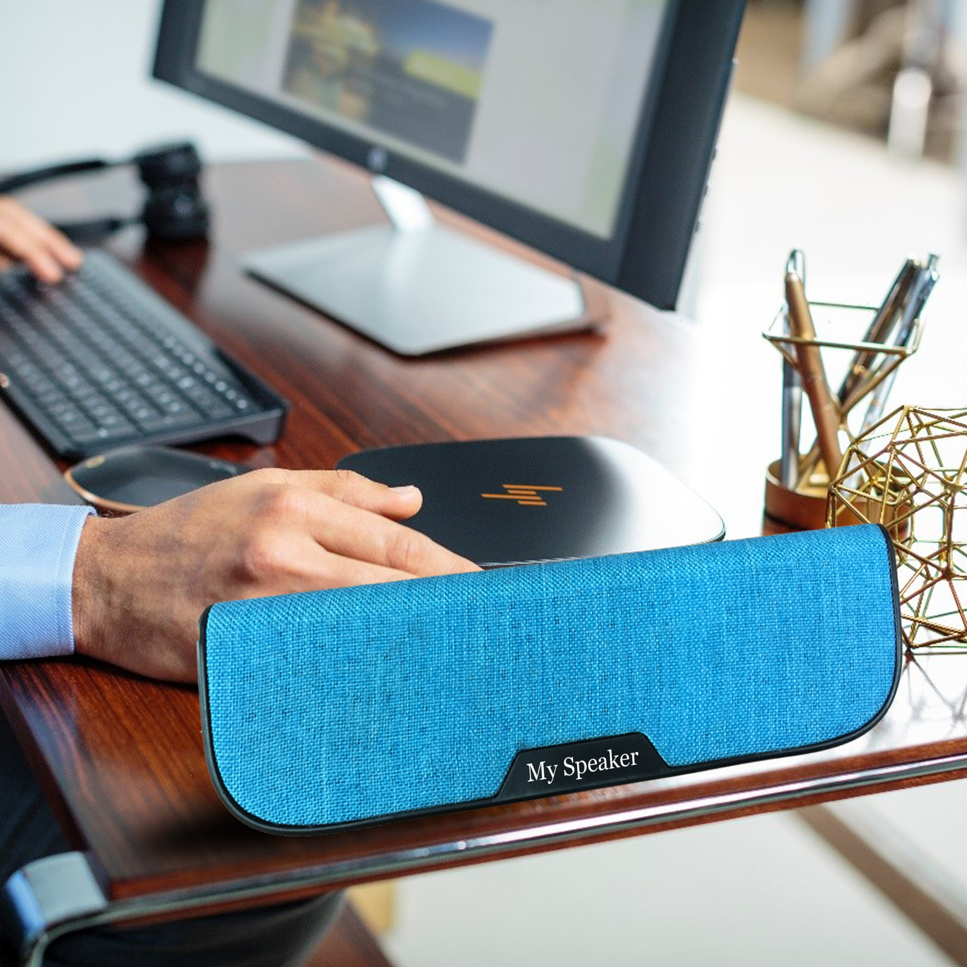 重低音布艺IPX5级防水蓝牙音箱10W功率12小时播放音箱FM收音防尘