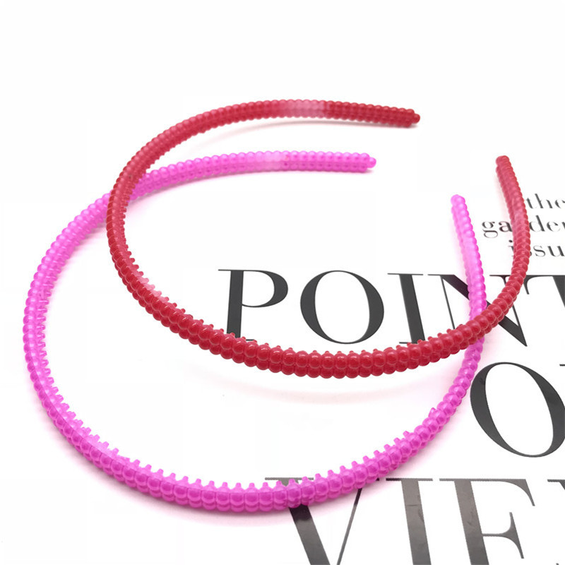 Plástico dos filas de perlas pintura en aerosol diadema cabeza hebilla una tienda de dos dólares adornos para el cabello