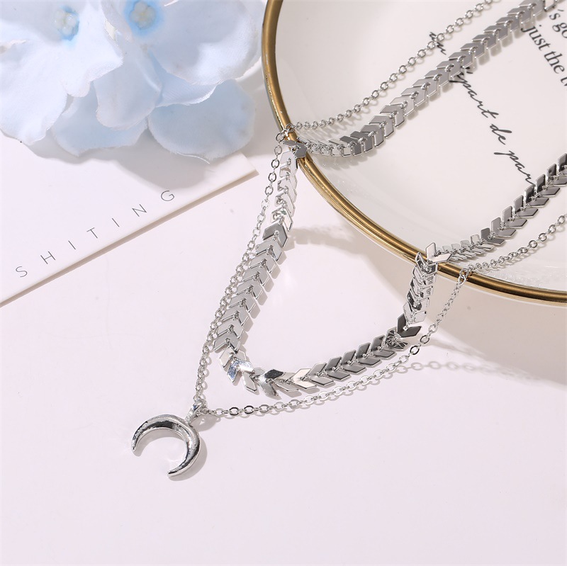 Fashion Double-layer Moon Fishbone Necklace Wholesale display picture 7