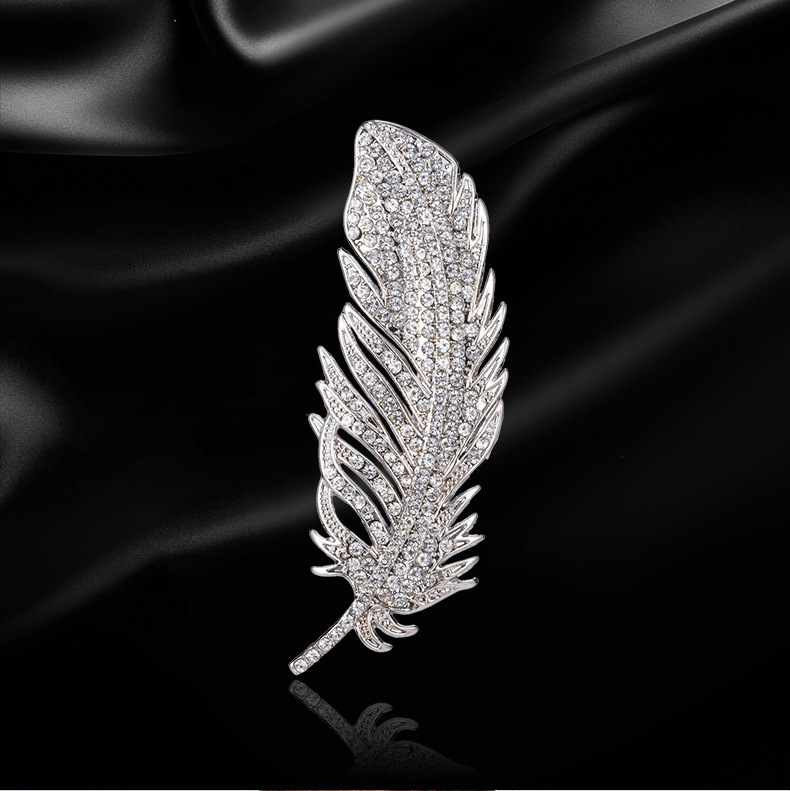 Simple Style Leaf Alloy Plating Inlay Rhinestones Women's Brooches display picture 1