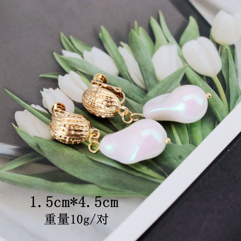 White Irregular Imitation Pearl Ear Clip Ear Studs Geometric Pearl Ear Clip Ear Studs display picture 1