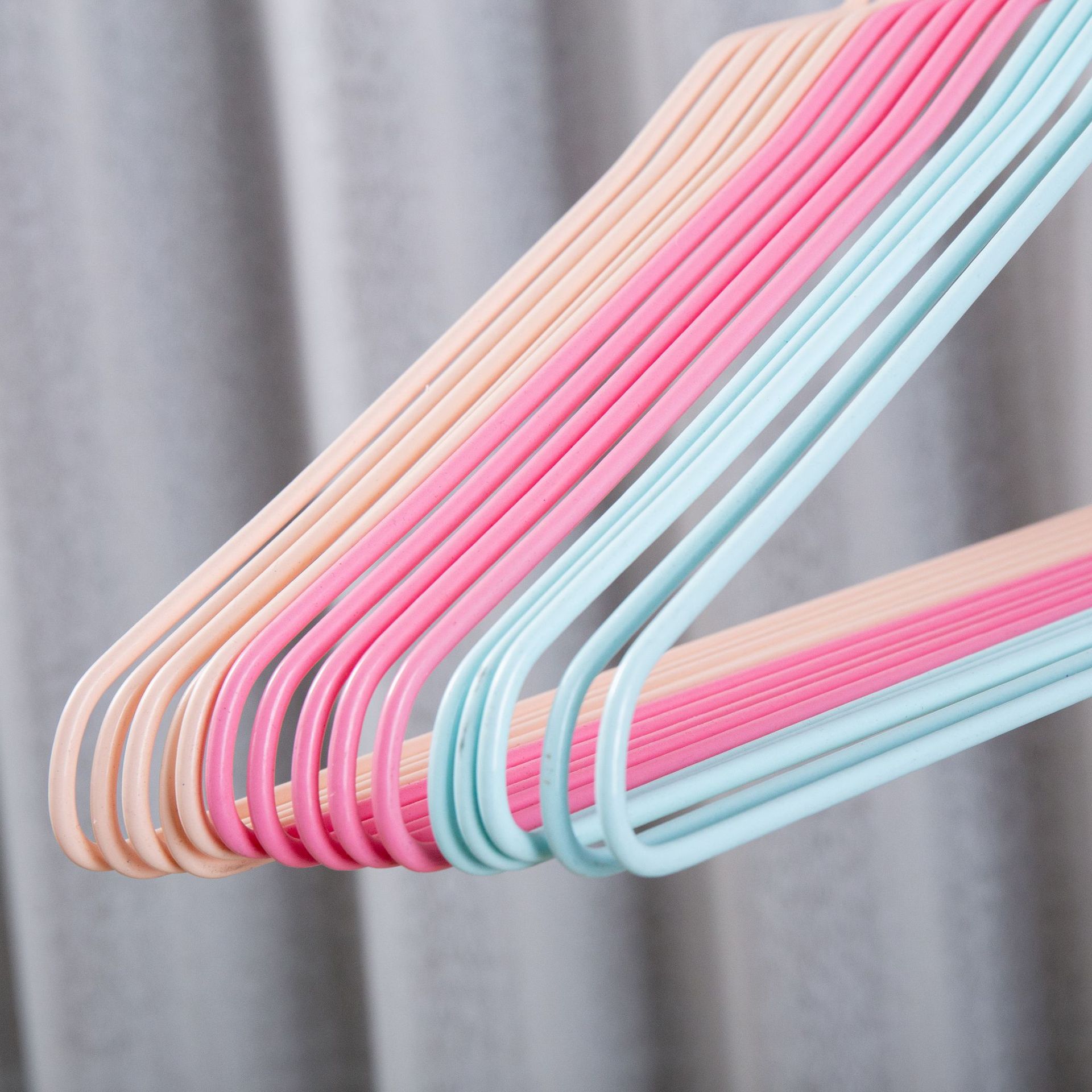 220纯色无痕衣架-新款热销