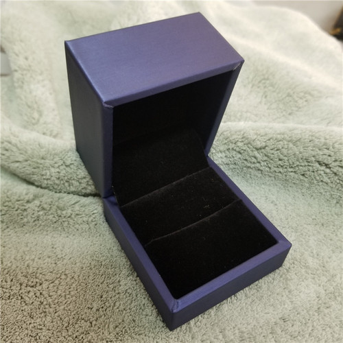 A gift box packaging box ring box paper box earring box plastic box jewelry box box
