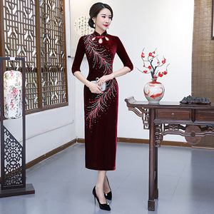 Chinese Dress Qipao for women Long cheongsam Handmade Beaded golden velvet cheongsam with Pipa lapel