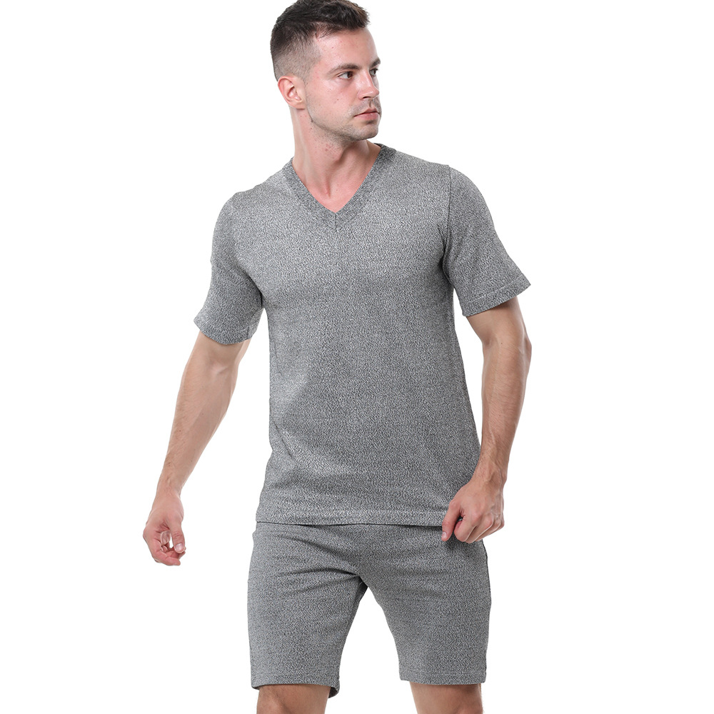 鸡心领 深灰短袖