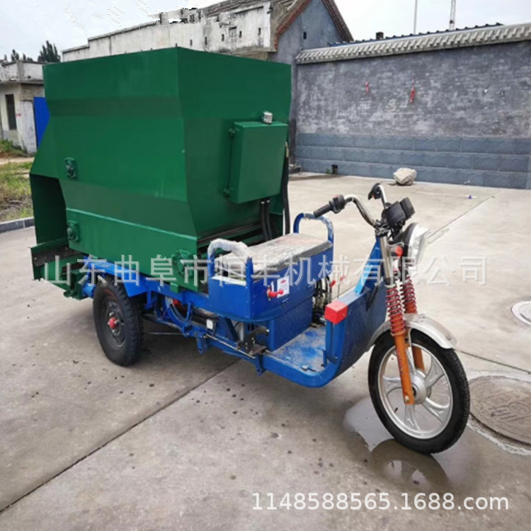 厂家供应三轮自走式撒料 车环保型牛羊厂电动喂料车