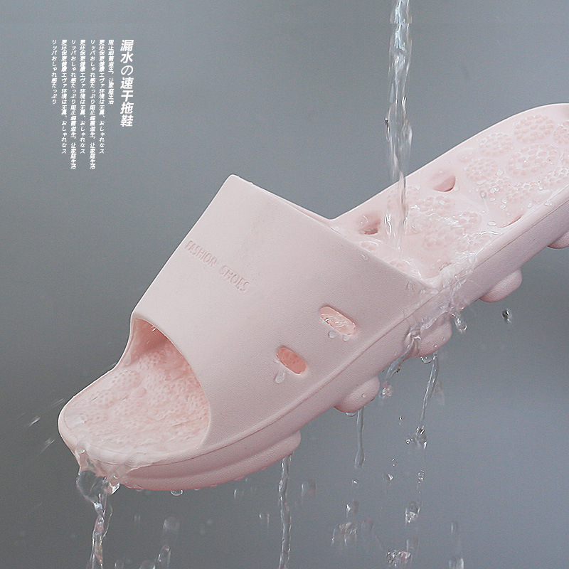 Fashionable women's slippers for bathroom