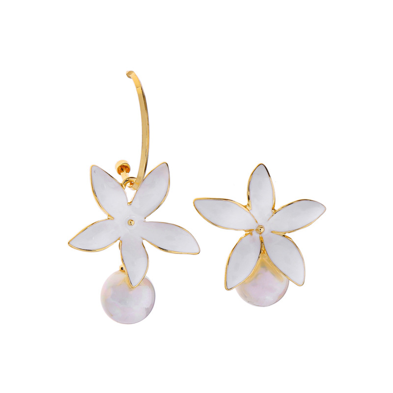 Fashion Dripping Oil Earrings Female Personality Pearl Earrings Creative Asymmetric Earrings display picture 9