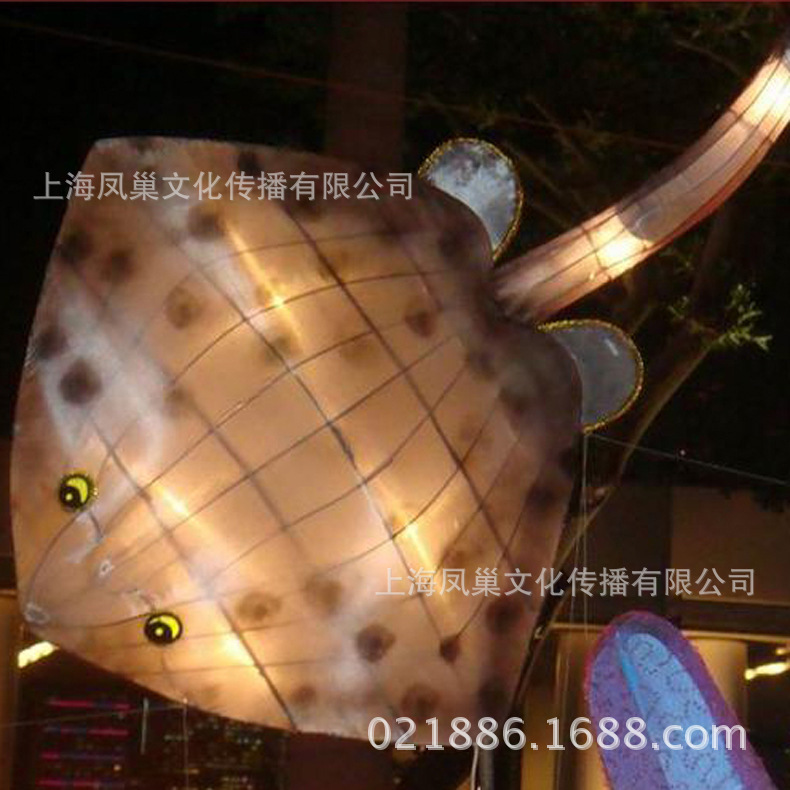 �������绨�Ƶ���չʾ��ʥ���ڻ�������װ�ε������������ֱ��