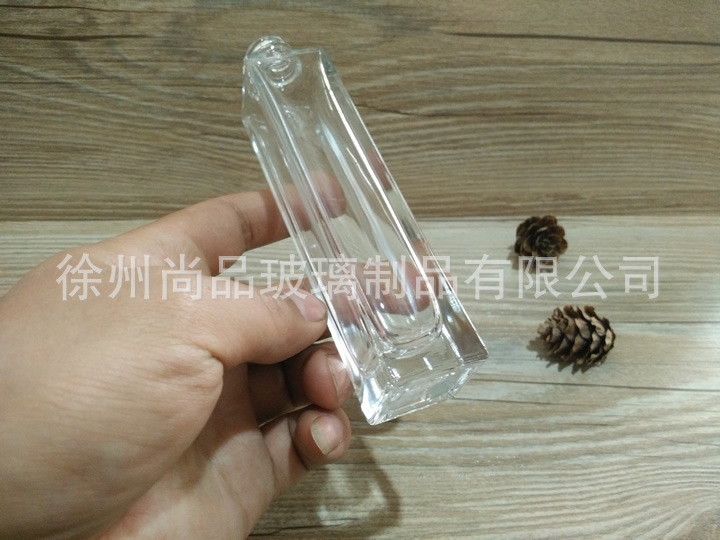 供应50ML细长方形香水玻璃瓶精白料高款方香水喷雾化妆品瓶