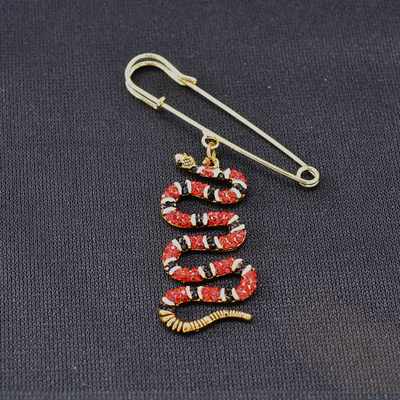 Korean Version Of The Retro Cute Simple Snake-shaped Wild Cardigan Brooch display picture 3