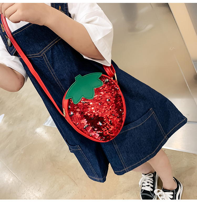 Unisex Small Pu Leather Strawberry Pineapple Cute Sequins Oval Zipper Crossbody Bag display picture 7