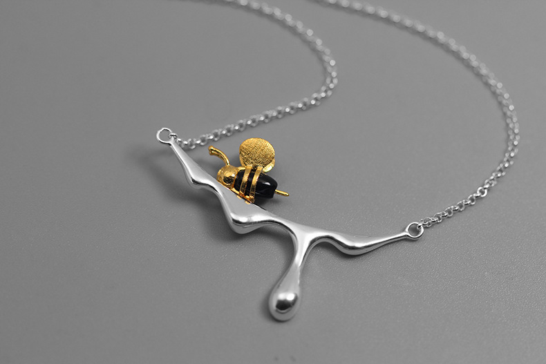 Bee Necklace Gold