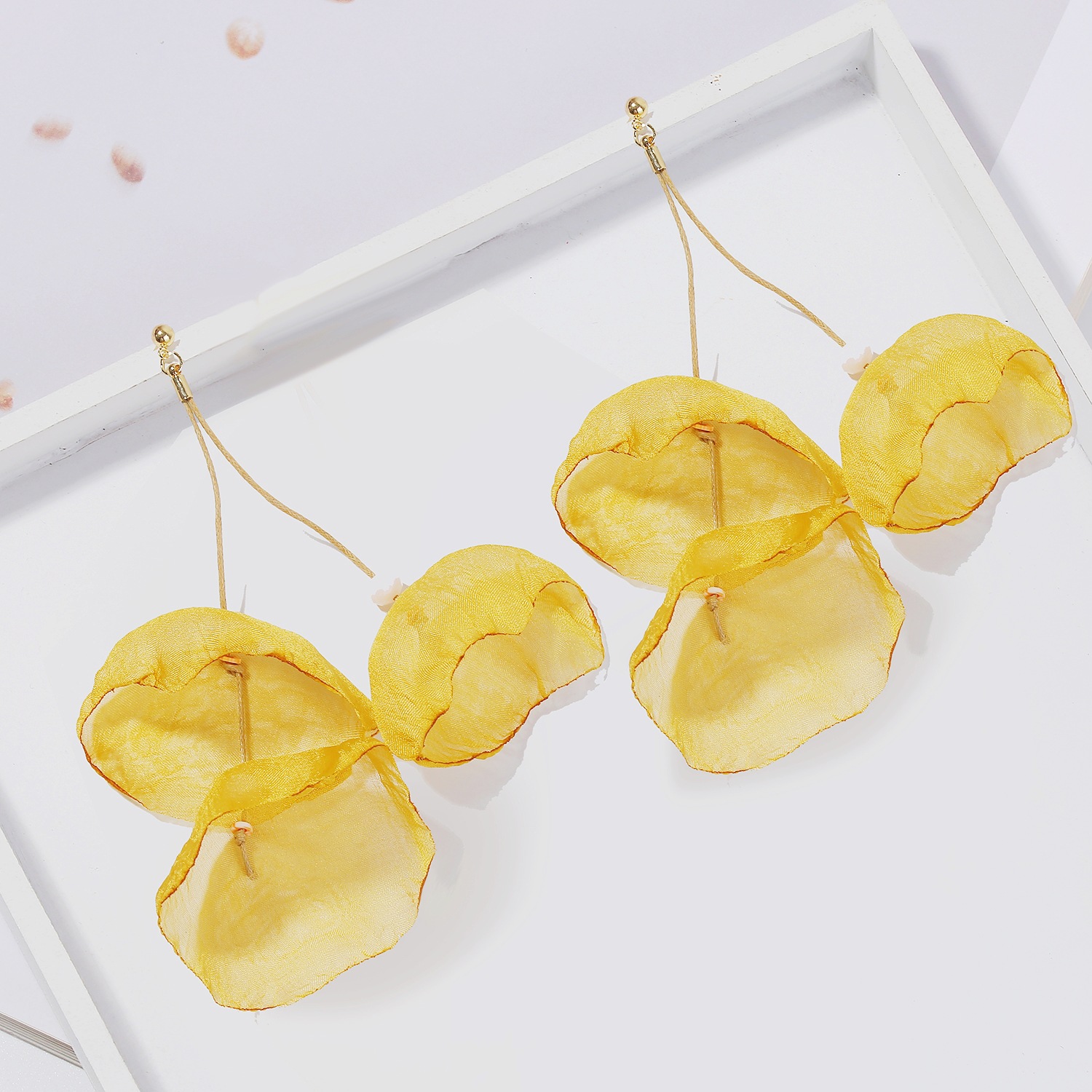 1 Pair Lady Ethnic Style Classic Style Irregular Flower Artificial Crystal Cloth Drop Earrings display picture 3