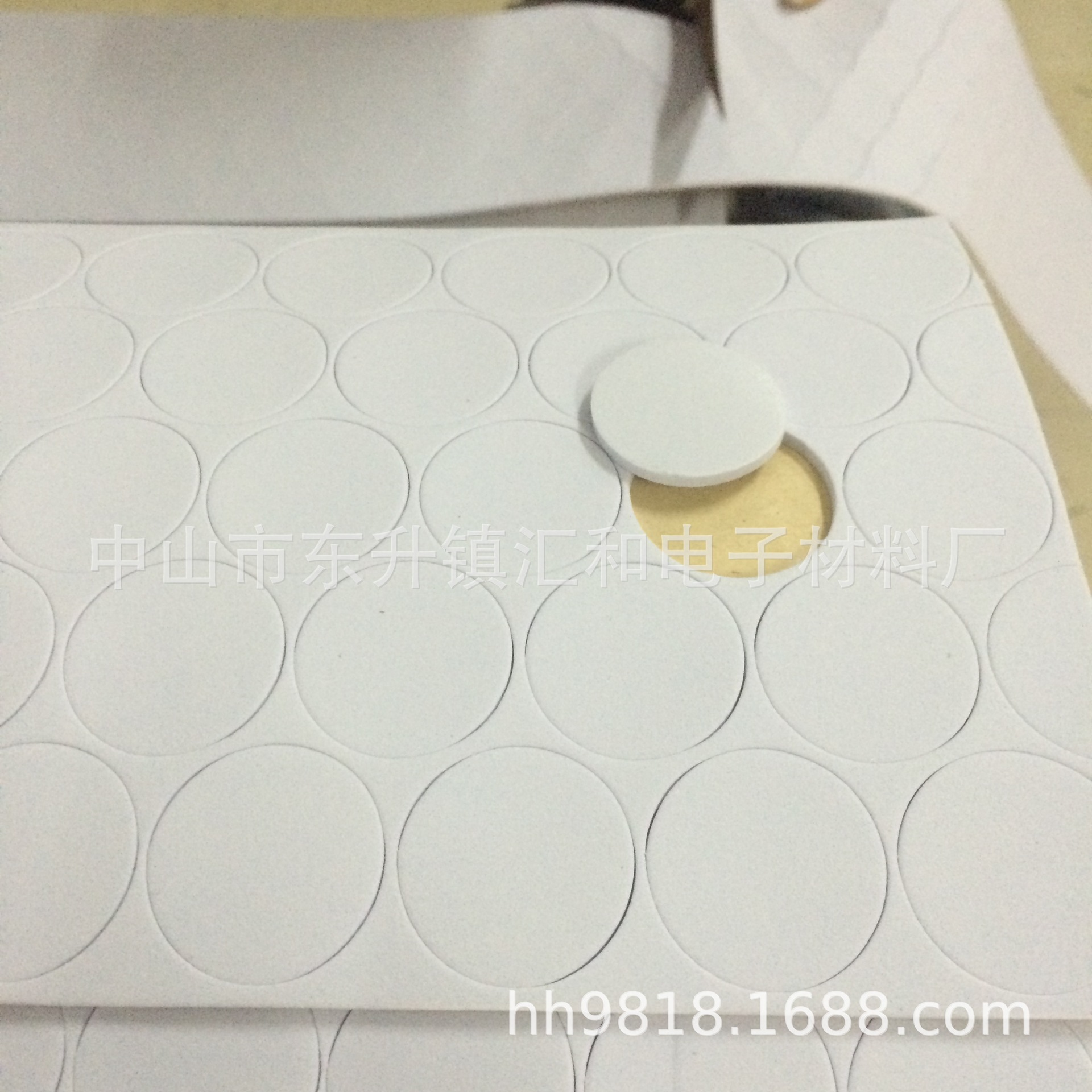 供应黑白色单面背胶泡棉EVA防滑脚垫 EVA海绵防震垫免费拿样