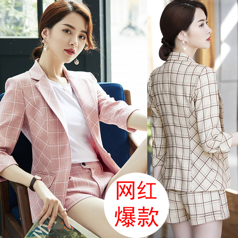 Small suit coat shorts suit Red spring Summer wear Thin section Korean Edition leisure time Pink lattice have cash less than that is registered in the accounts Blazer