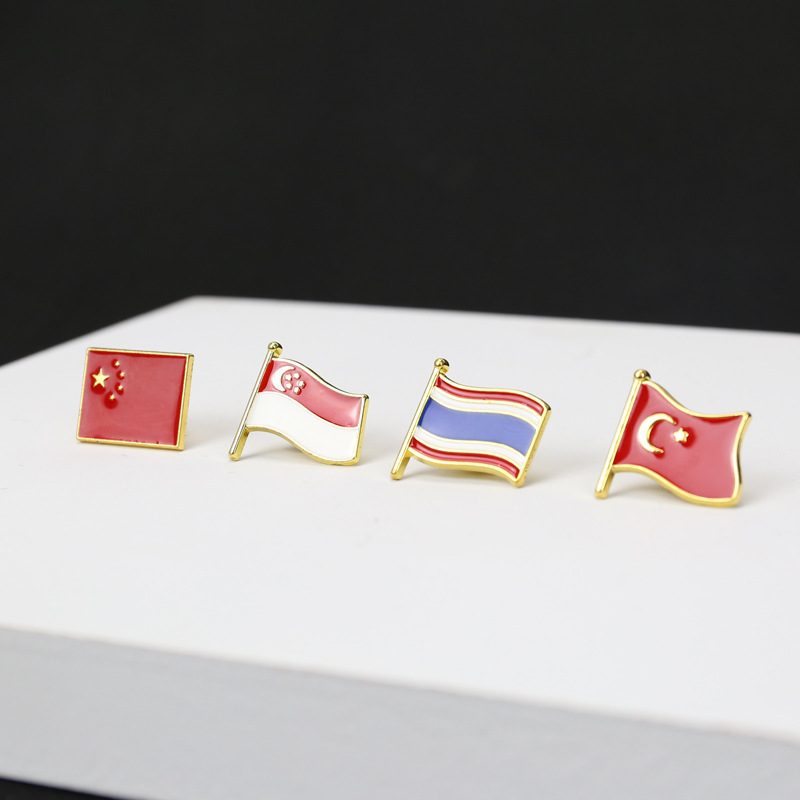 Creative American China Flag Drop Oil Five-star Red Flag Alloy Brooch display picture 4