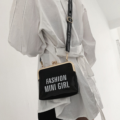 ins超火2019春季新款韩版字母小方包漆皮迷你少女宽肩带斜挎