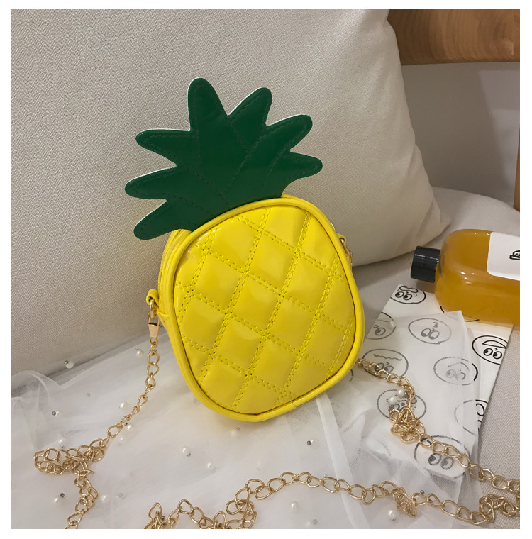 2020 New personalized women's bag, pineapple and strawberry bag, color-blocking chain, single-shoulder crossbody small bag, creative backpack for export undefined