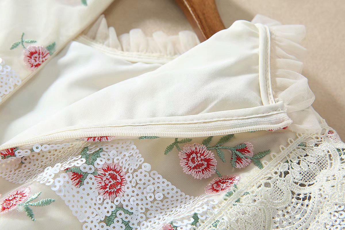 1219-05 珠片绣小花连衣裙码数SMLXL颜色蓝色杏粉色