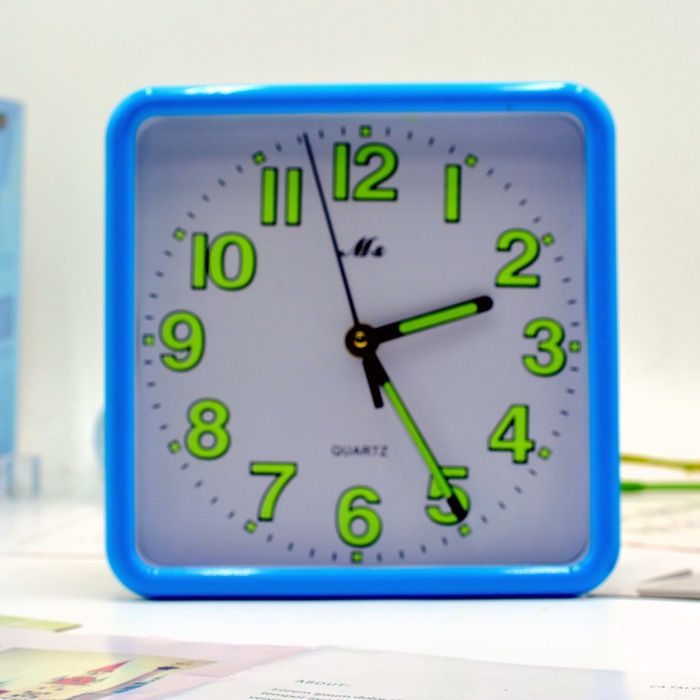 Reloj al por mayor 9 pulgadas luminoso mudo Reloj de pared cuadrado decoración del hogar simple moda sala de estar Reloj de pared