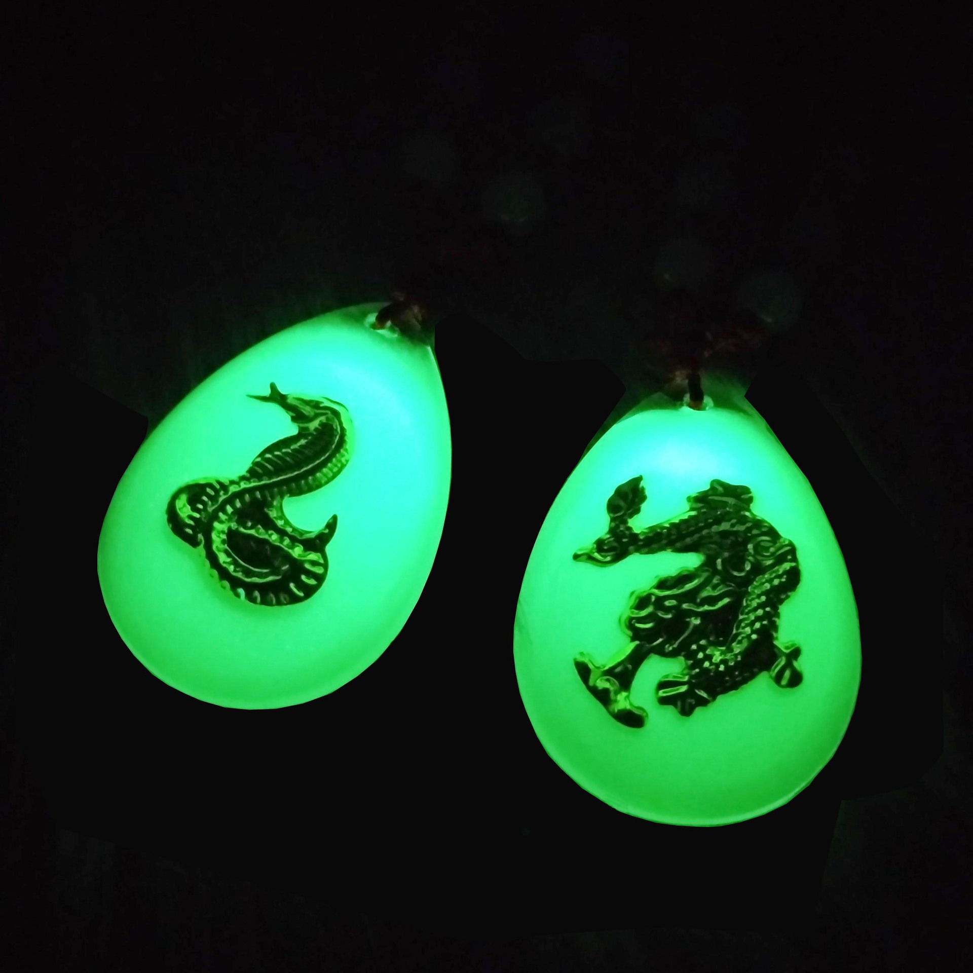 T596 Fluorescent Necklace Clavicle Chain Year of the Ox Explosions 12 Zodiac Luminous Necklace Pendant Jewelry for Men and Women