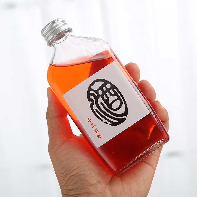 新款小扁方玻璃瓶酒瓶100.180.250ml容量白酒果酒分装玻璃饮料瓶