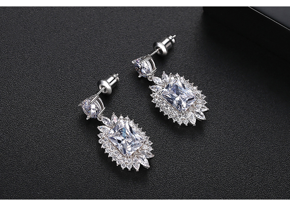 Earrings Fashion Korean New Simple Ladies Banquet Copper Inlaid Zircon Earrings display picture 5