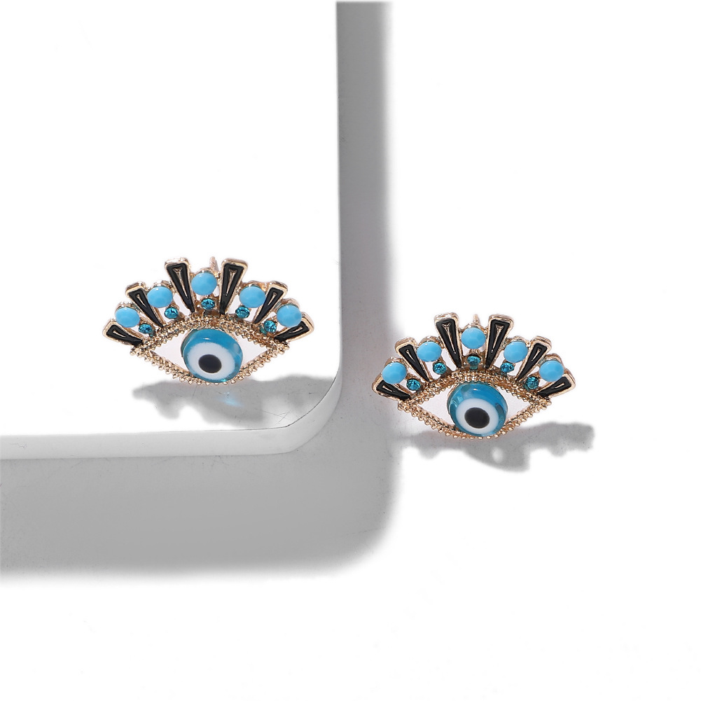 Nischen Design Legierung Diamant Augen Ohrringe Mode Straßen Ohrringe Einfache Ohrringe Zubehör Yiwu Kleine Accessoires display picture 6