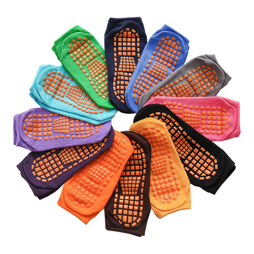 Manufacturer wholesale anti-slip yoga socks set for children, indoor floor socks, professional trampoline socks, 100% cotton thin theme park glue-in socks