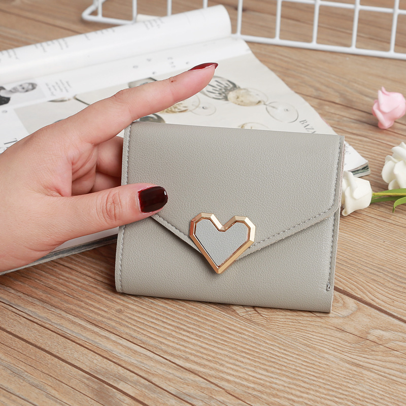 Retro Three-fold Heart-shaped Buckle Wallet display picture 8