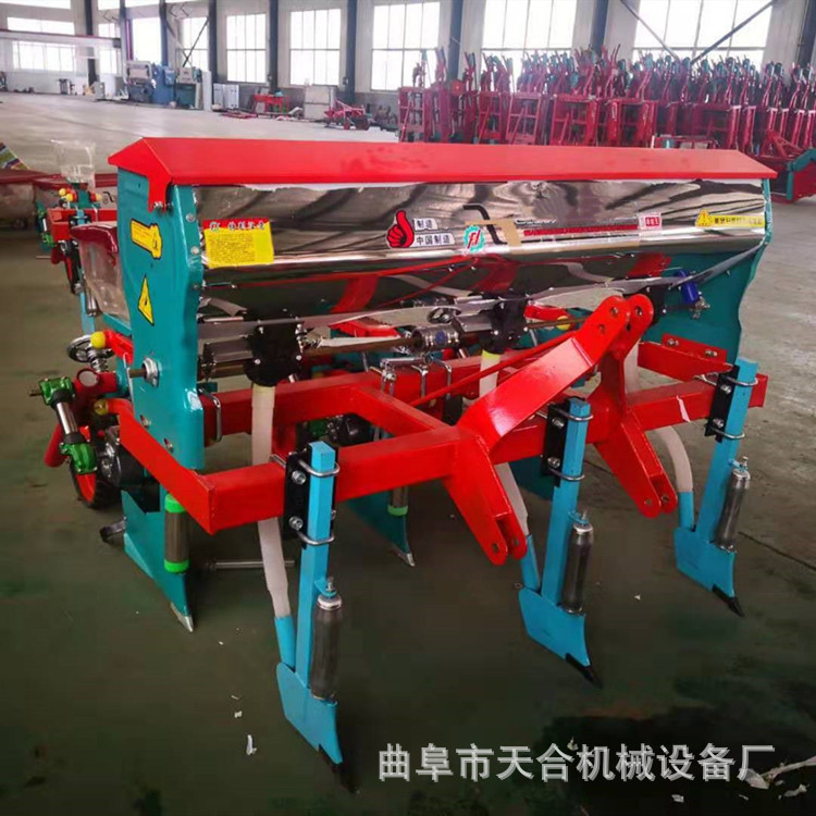 精品推荐四轮车带悬浮式玉米播种机 多功能播种机厂家直销