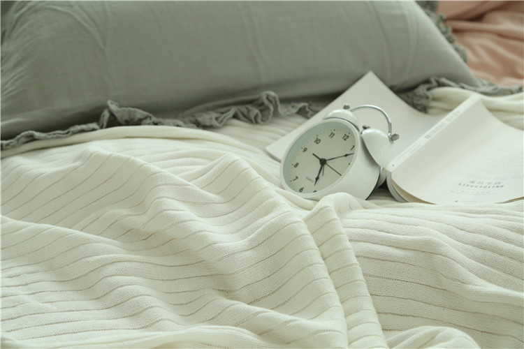 Lehká luxusní severská jednoduchá celobavlněná černá keprová deka do hotelové ložnice, vlněná deka, povlečení_voghion.com