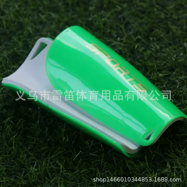 Factory wholesale football leg guards flick board Football leg guards teenagers adults children calf guards wholesale