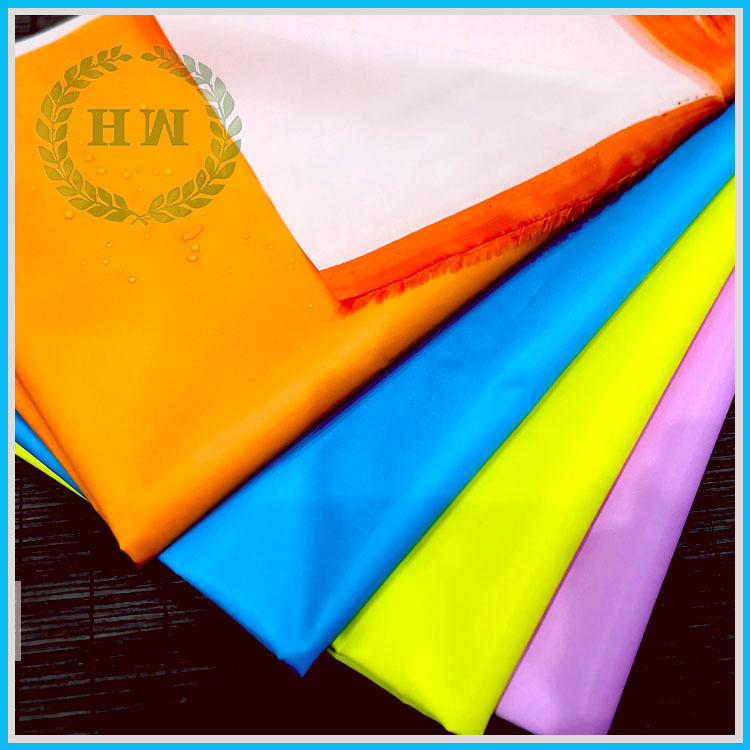 210t涤塔夫pu涂白防水罩衣面料皮膜涂白防水儿童雨衣布广告围群布