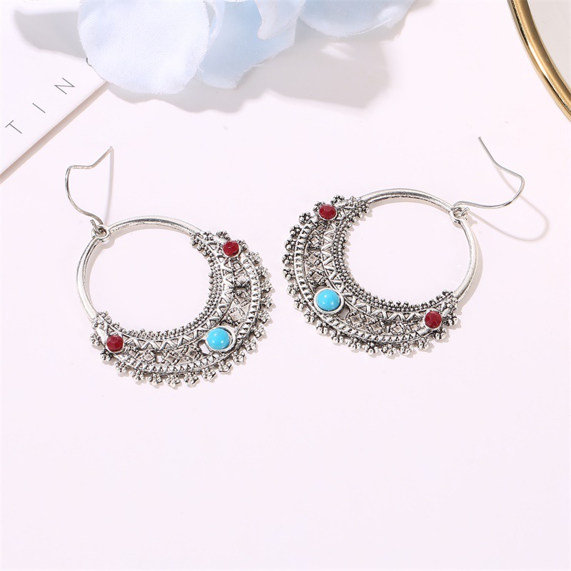 Nouveau Boucles D'oreilles Ethniques Vintage Court Creux Sculpté Boucles D'oreilles Personnalité Motif Demi Lune Turquoise Boucles D'oreilles display picture 3