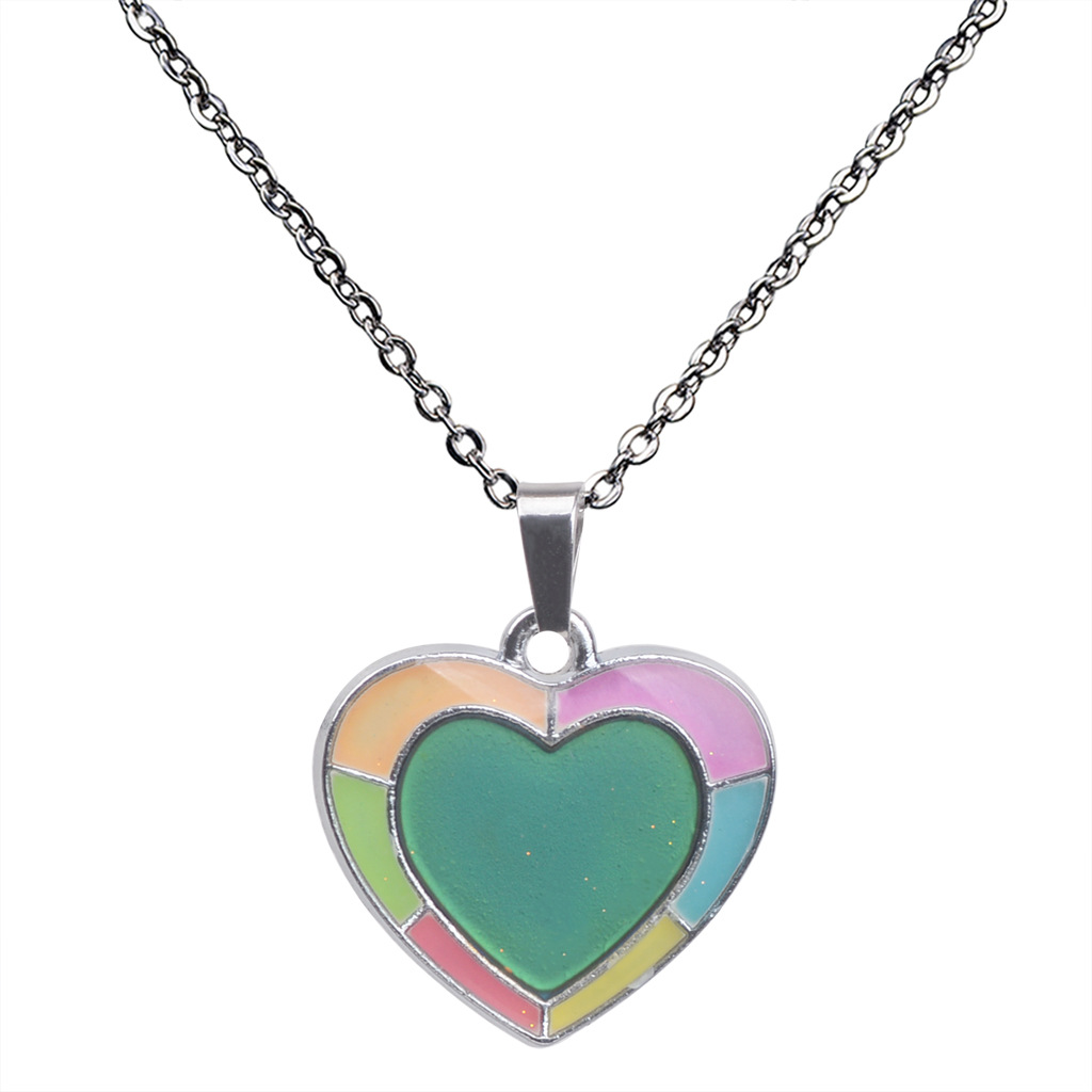 Collier Changeant De Couleur Pendentif Coeur Papillon Lumineux Fluorescent display picture 12