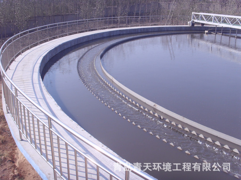 山东污水周边传动刮泥机吸泥机刮吸泥机厂家直销优惠污水设备价格