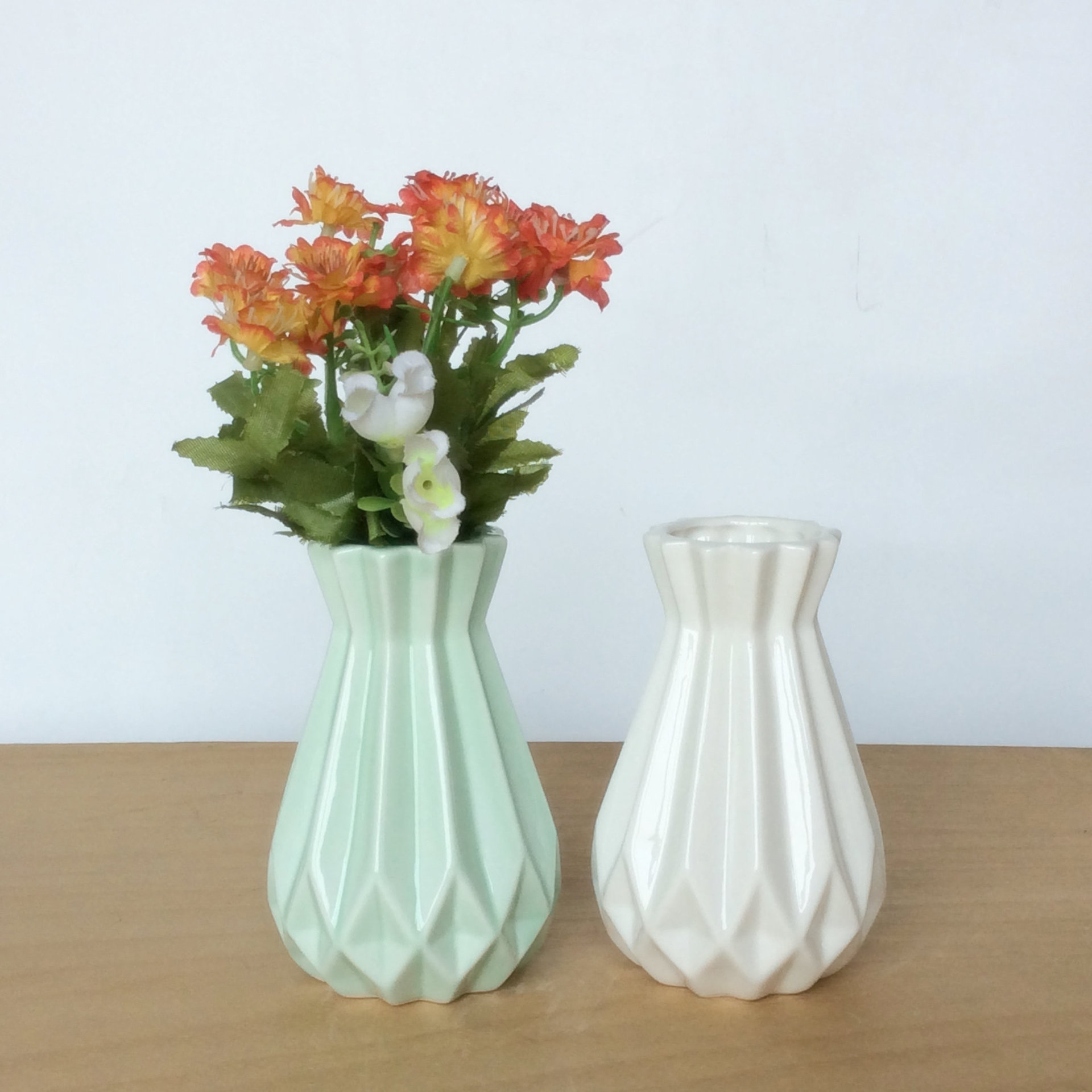 热卖玻璃花瓶单支透明花瓶小直桶一支花桌花玻璃瓶吹制厚底玻璃瓶-阿里巴巴