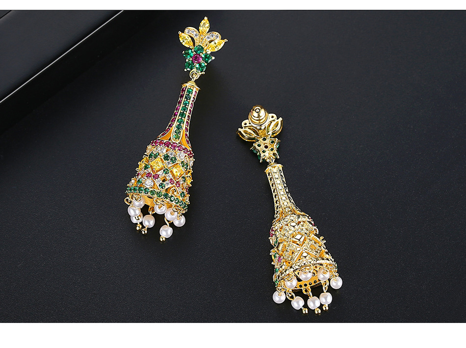 New Creative Retro Color Long Bell Pearl Women's Court Banquet Earrings display picture 5