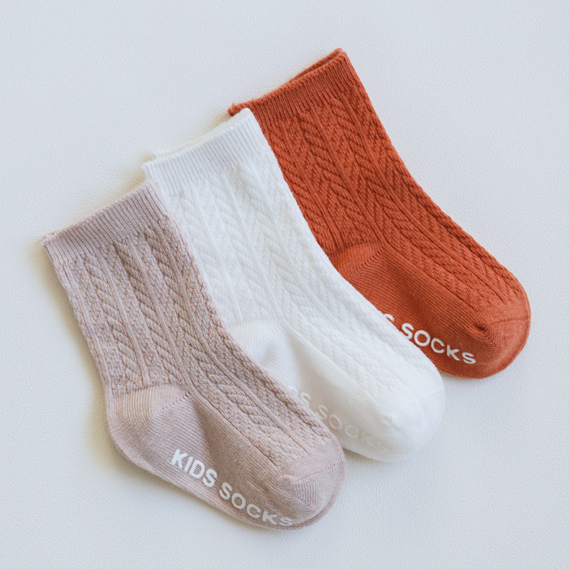 Primavera y otoño nuevos calcetines de bebé que dispensan calcetines de bebé antideslizantes doble aguja suelta color liso calcetines para niños al por mayor