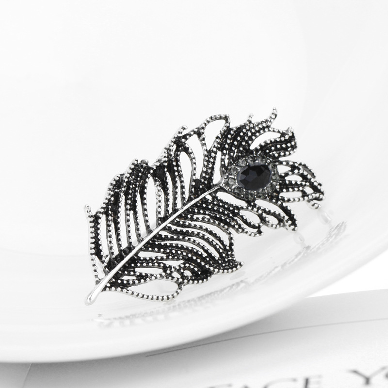 Fashion Retro Diamond-studded Large Feather Pin Brooch Female Brooch display picture 2