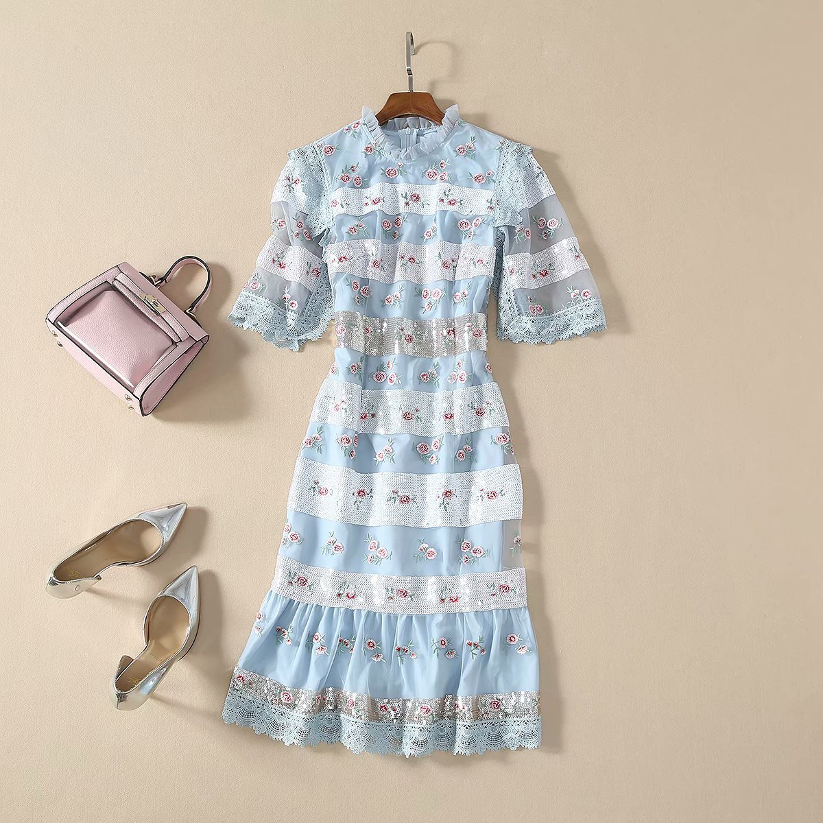 1219-05 珠片绣小花连衣裙码数SMLXL颜色蓝色杏粉色