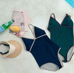 Manufacturer's supply is from South Korea, simple lines, triangle one-piece, big leaky back, sexy color matching, small breast swimsuit, slim and slim